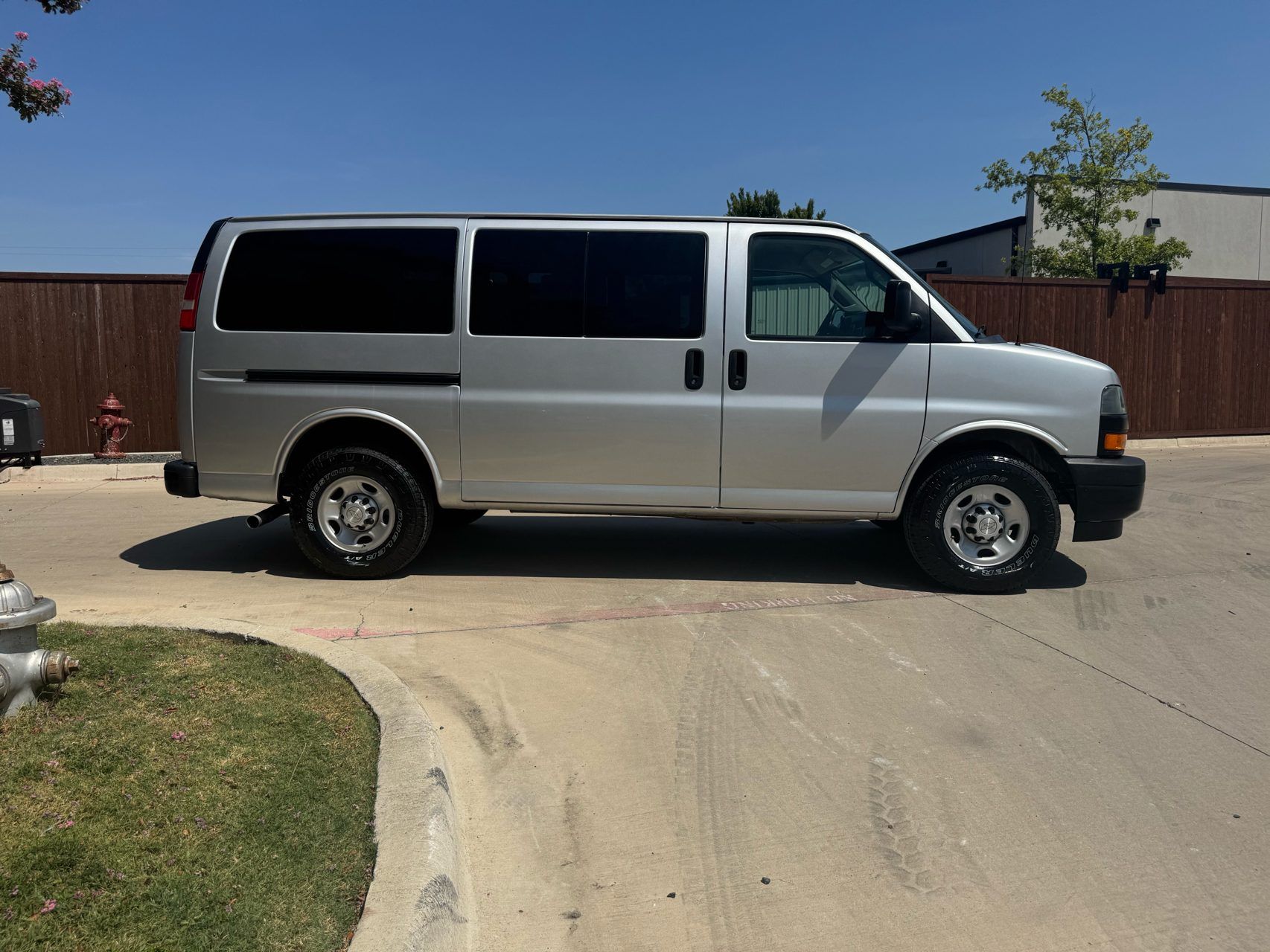 chevrolet express passenger 2019 1GAWGEFG6K1211023 image chevrolet express passenger 2019 1GAWGEFG6K1211023 image